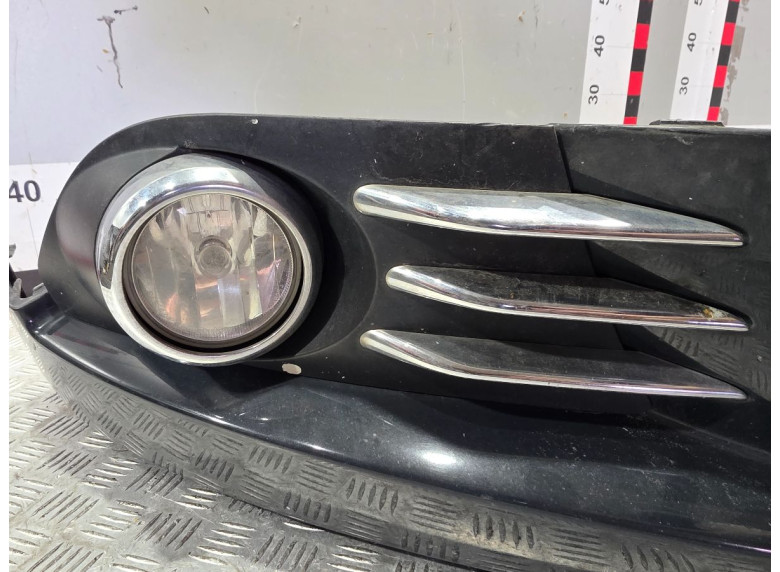 Рамка фары противотуманной правой к Peugeot 5008, 2010г.