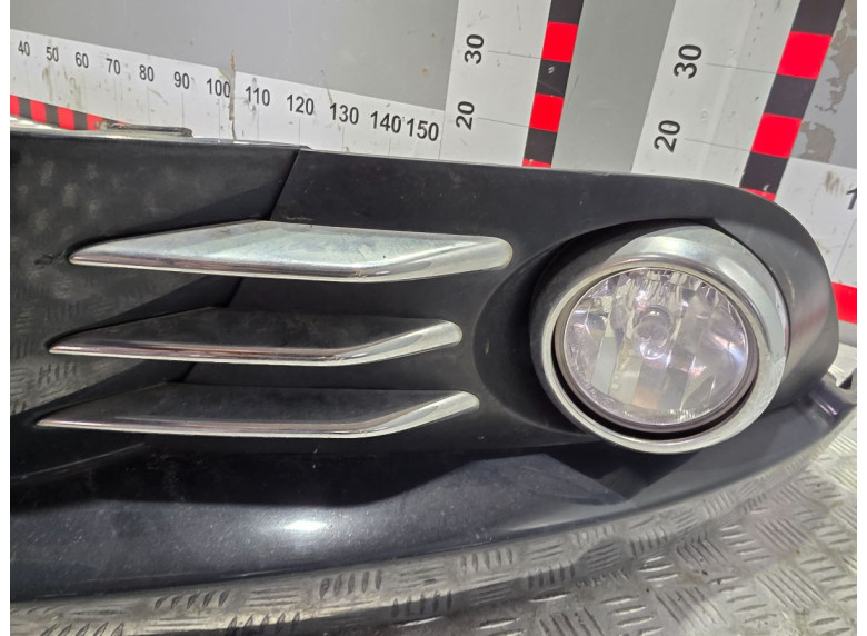 Рамка фары противотуманной левой к Peugeot 5008, 2010г.