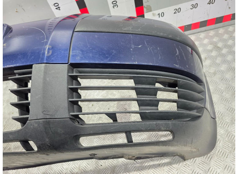 Заглушка (решетка) в бампер передний к Volkswagen Passat, 2002г.