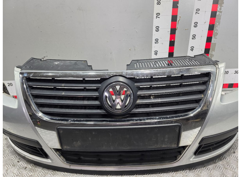 Решетка радиатора к Volkswagen Passat, 2006г.