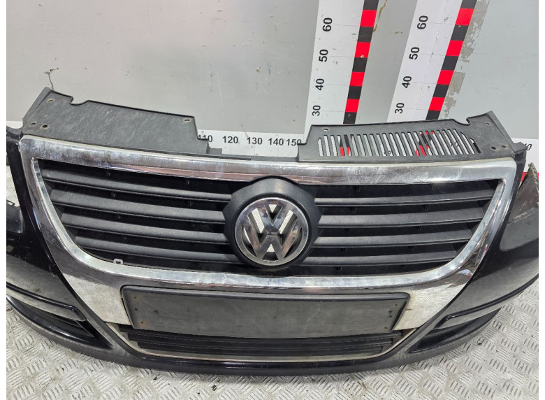 Решетка радиатора к Volkswagen Passat, 2006г.