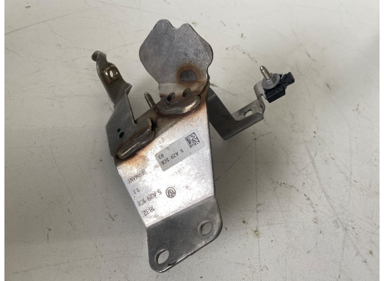 Кронштейн крепления катализатора к BMW XM G09, 2023г.