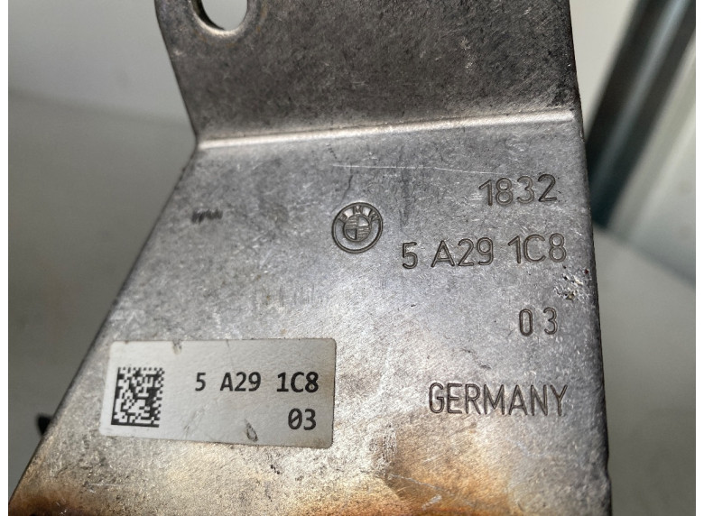 Кронштейн крепления катализатора к BMW XM G09, 2023г.