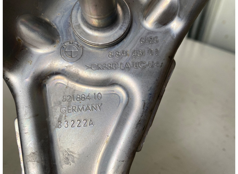 Планка крепления аккумулятора к BMW XM G09, 2023г.