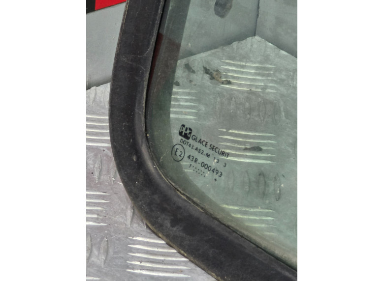 Стекло кузовное боковое левое к Citroen Jumpy, 1998г.