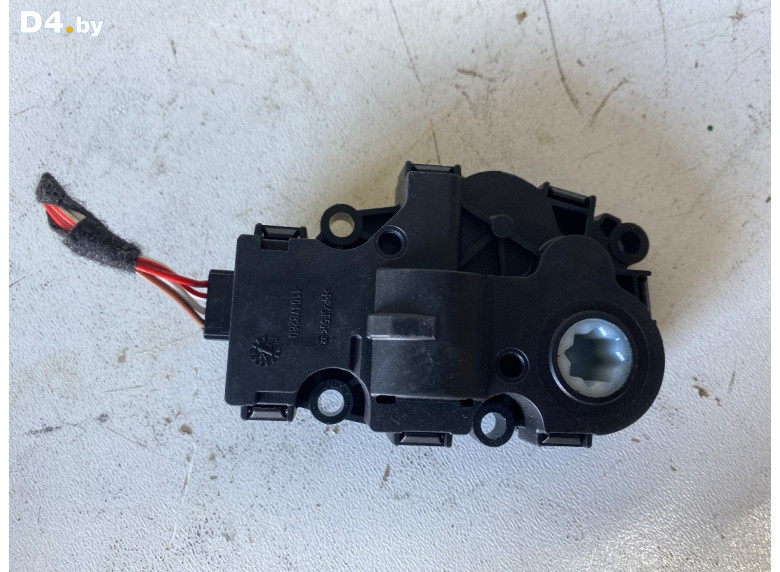 Моторчик заслонки печки к BMW X7G07 2023 г.