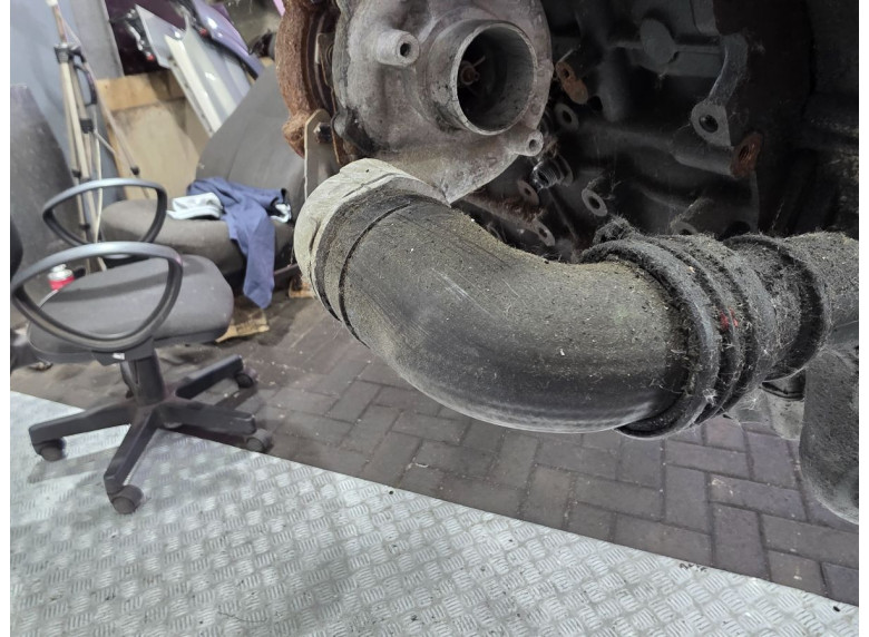 Патрубок турбины к Volkswagen Passat, 2008г.