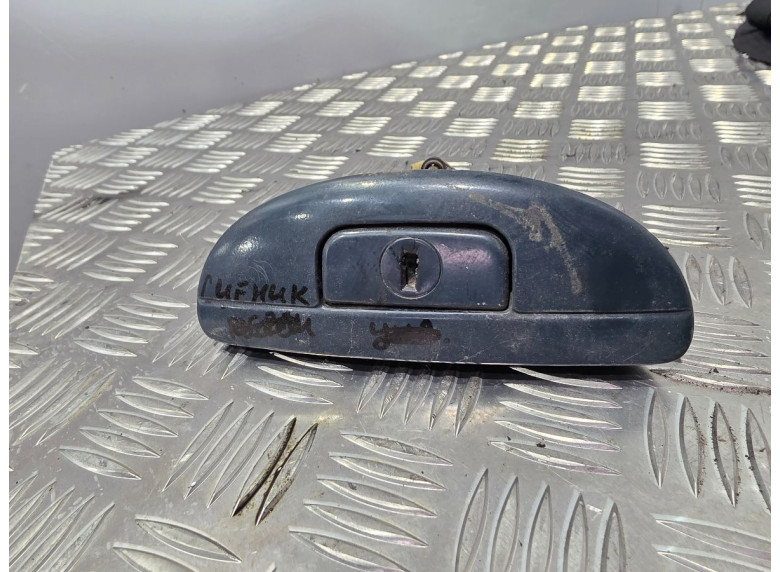 Кнопка открытия багажника к Renault Scenic, 1998г.