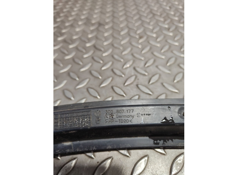 Кронштейн крепления бампера переднего к Volkswagen Passat, 2006г.