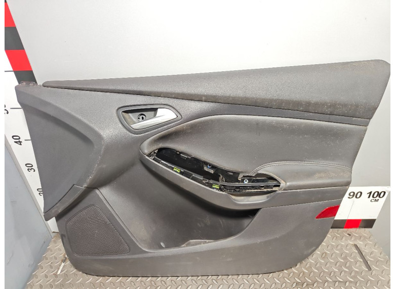 Обшивка двери передней правой (дверная карта) к Ford Focus, 2011г.