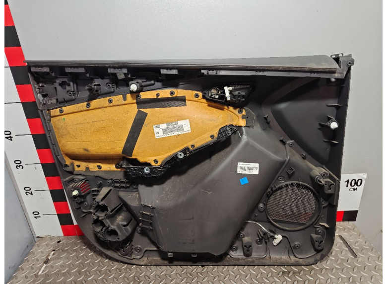 Обшивка двери передней правой (дверная карта) к Ford Focus, 2011г.