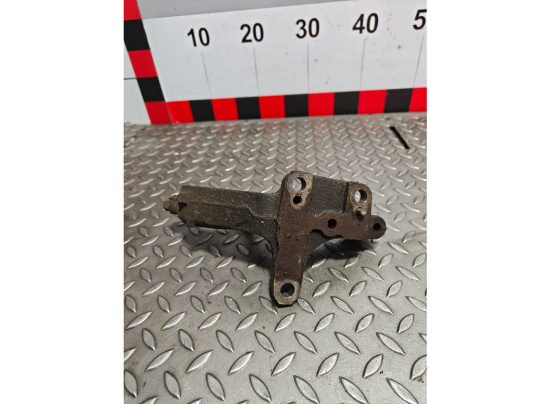 Кронштейн полуоси к Toyota RAV4, 2012г.