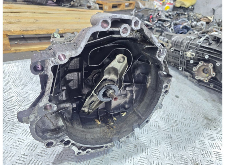 КПП механическая (МКПП) к Volkswagen Passat, 2002г.