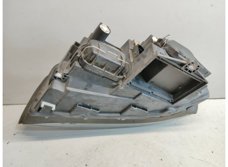 Фара правая к Audi A4, 2002г.