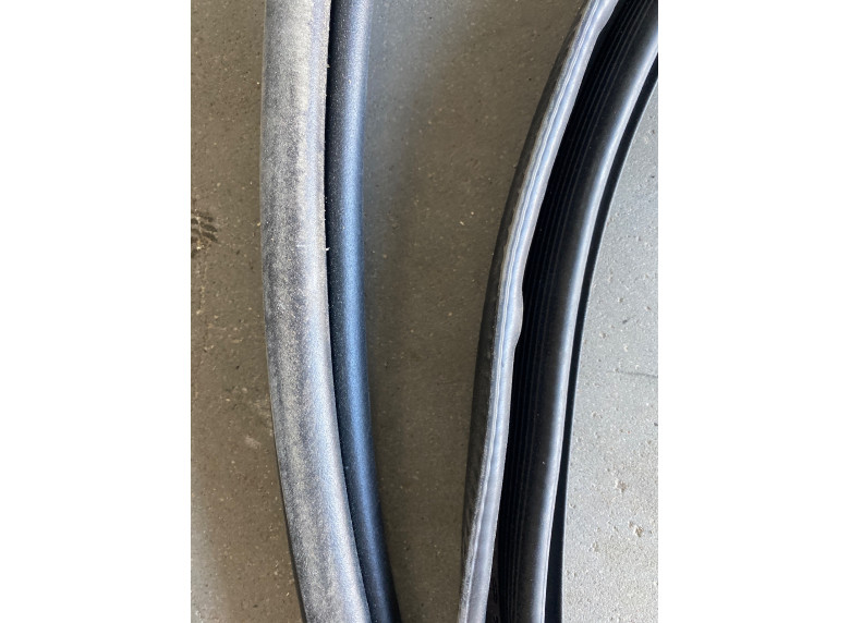 Уплотнитель капота к BMW X5 G05, 2023г.