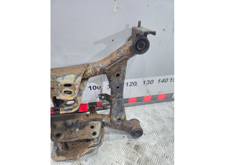 Балка подвески задняя к Nissan X-Trail, 2004г.