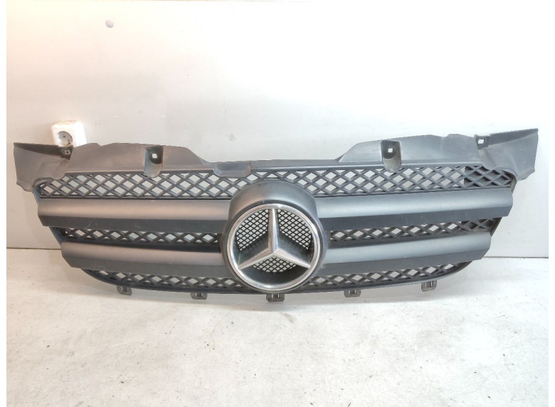 Решетка радиатора к Mercedes Sprinter, 2012г.