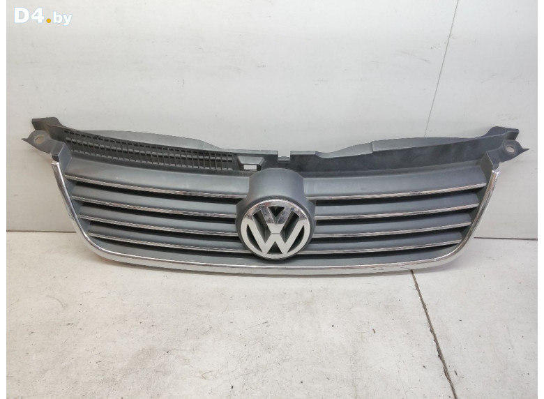 Решетка радиатора к Volkswagen Passat 2003 г.