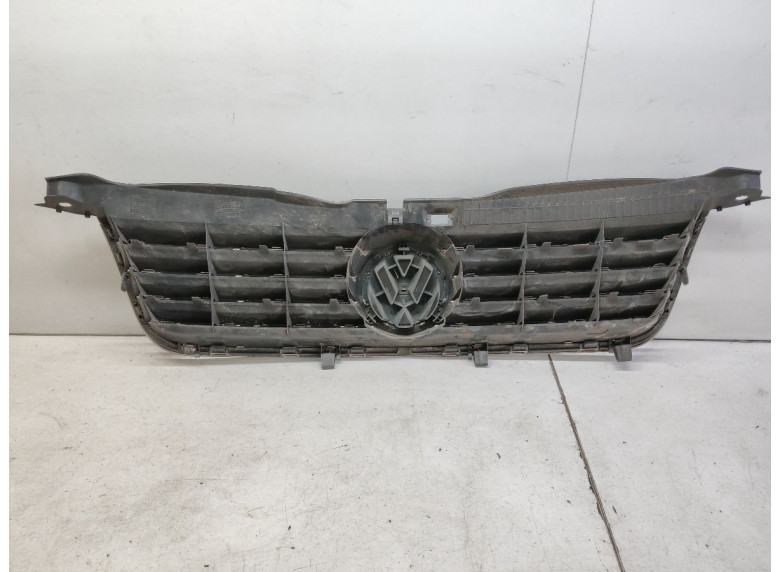 Решетка радиатора к Volkswagen Passat, 2003г.