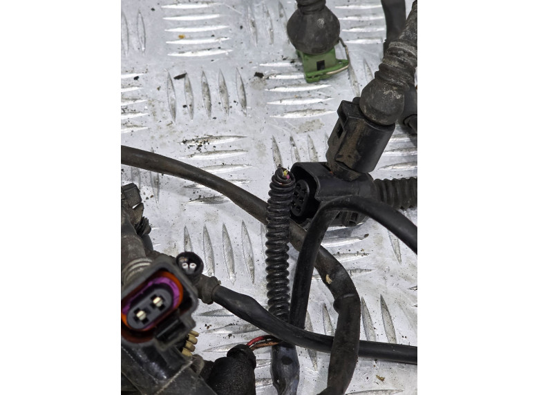 Проводка двигателя к Volkswagen Passat, 2003г.