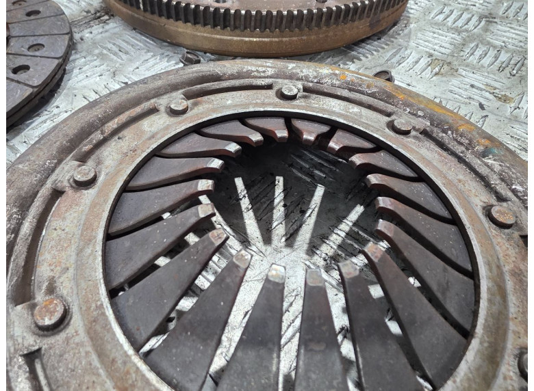 Комплект сцепления к Volkswagen Golf, 2005г.