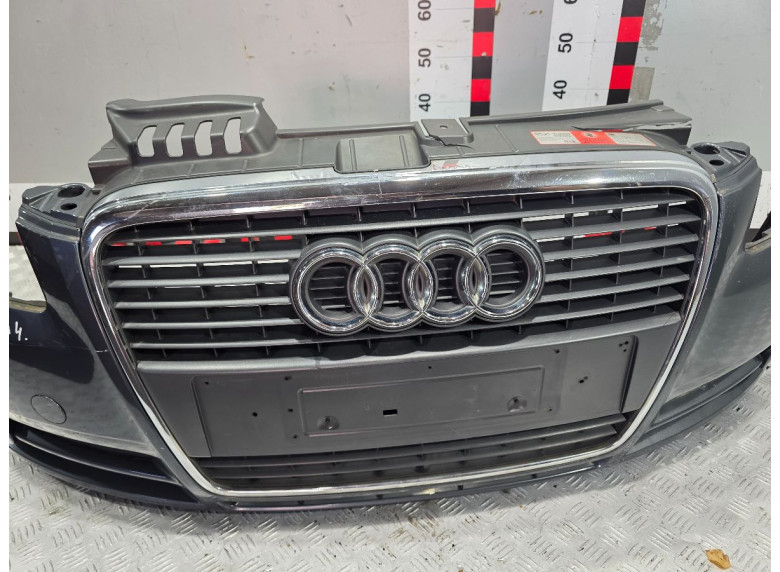 Решетка радиатора к Audi A4, 2006г.