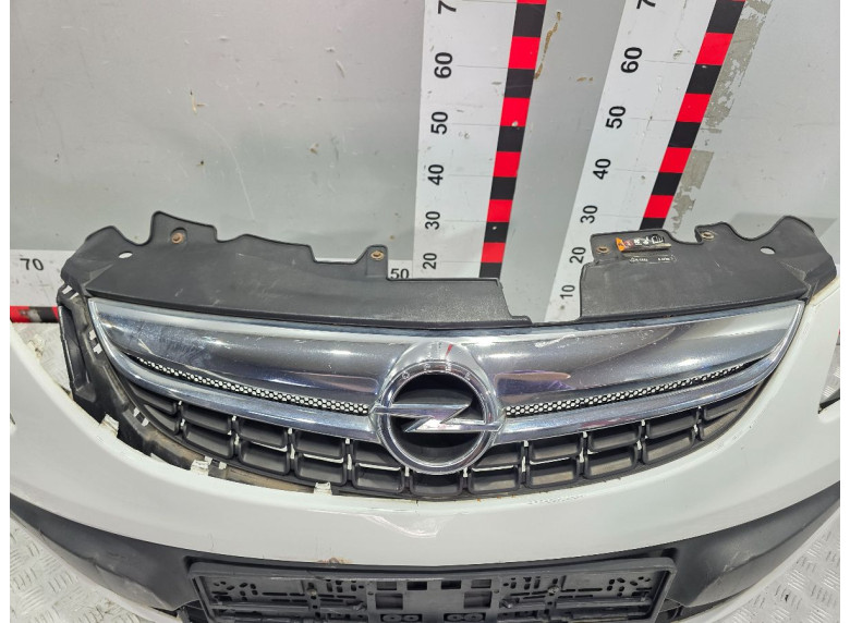 Решетка радиатора к Opel Corsa, 2013г.