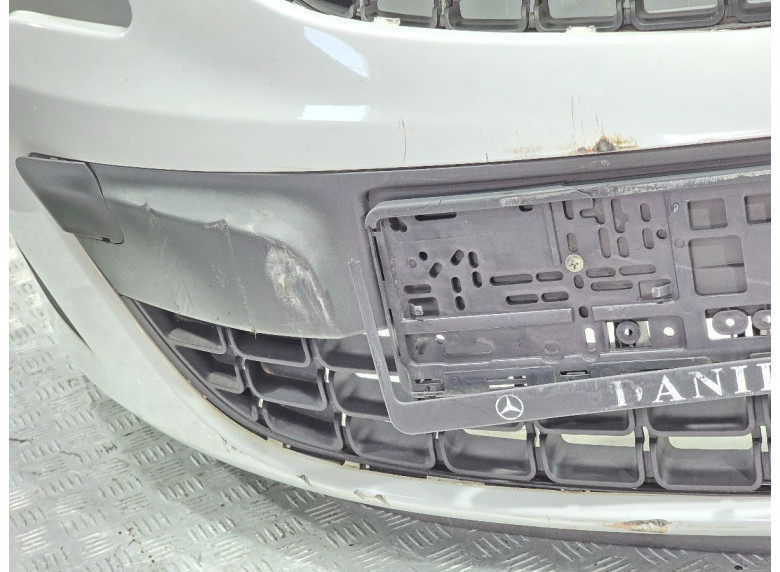 Заглушка (решетка) в бампер передний к Opel Corsa, 2013г.