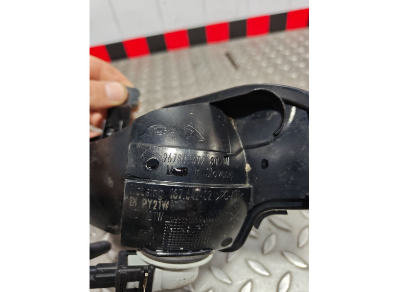 Поворотник правый к Peugeot 308, 2014г.