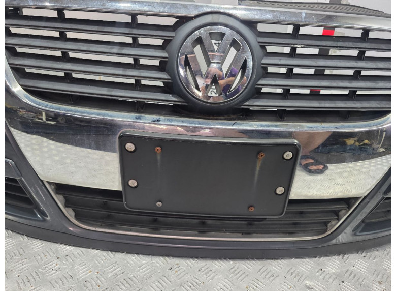 Решетка радиатора к Volkswagen Passat, 2006г.