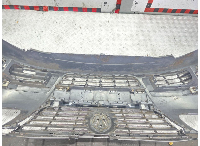 Решетка радиатора к Volkswagen Passat, 2006г.