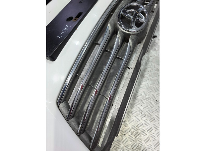 Решетка радиатора к Toyota RAV4, 2012г.