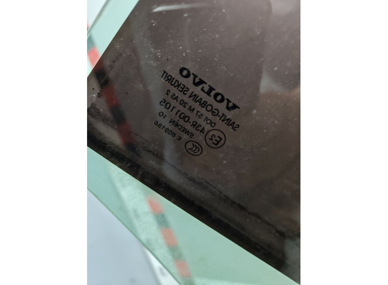 Стекло двери задней правой к Volvo V70, 2010г.
