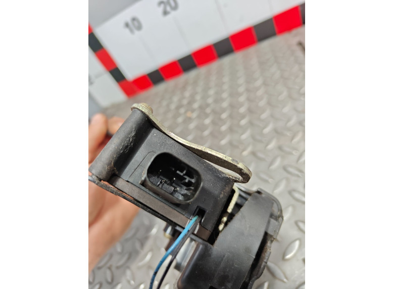 Замок двери передней правой к Mercedes Vito W639, 2004г.
