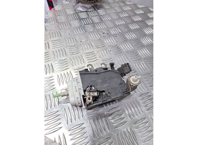 Замок двери передней левой к Audi 100, 1992г.
