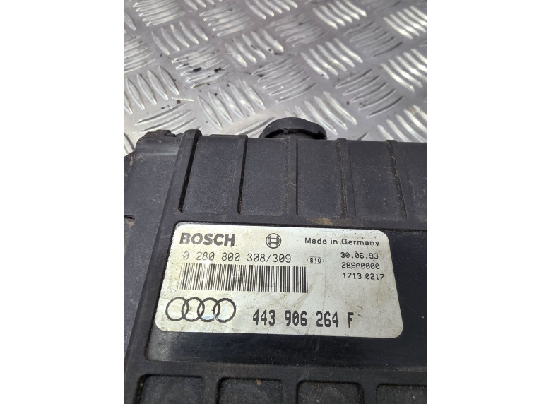Блок управления двигателем к Audi 100, 1992г.