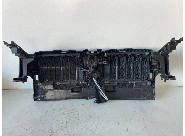 Заглушка (решетка) в бампер к BMW 4 G22/G23, 2019г.