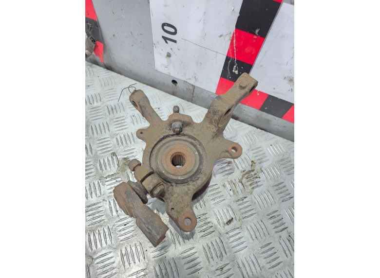 Кулак поворотный левый к Renault Scenic RX4, 2001г.