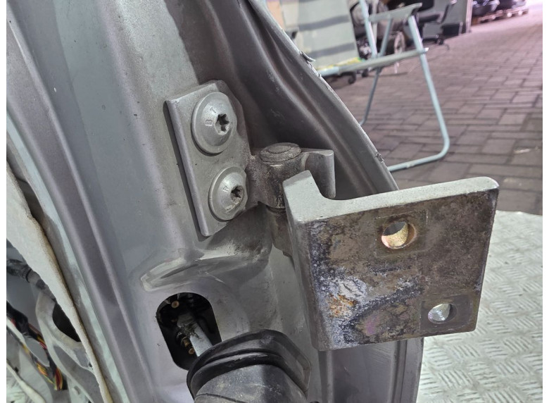 Петля двери передней левой к Peugeot 406, 2001г.