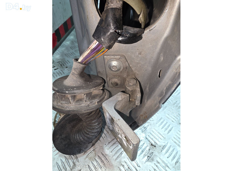 Петля двери передней левой к Peugeot 406 2001 г.
