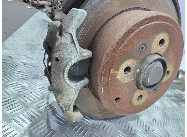 Суппорт задний правый к Peugeot 406, 2001г.