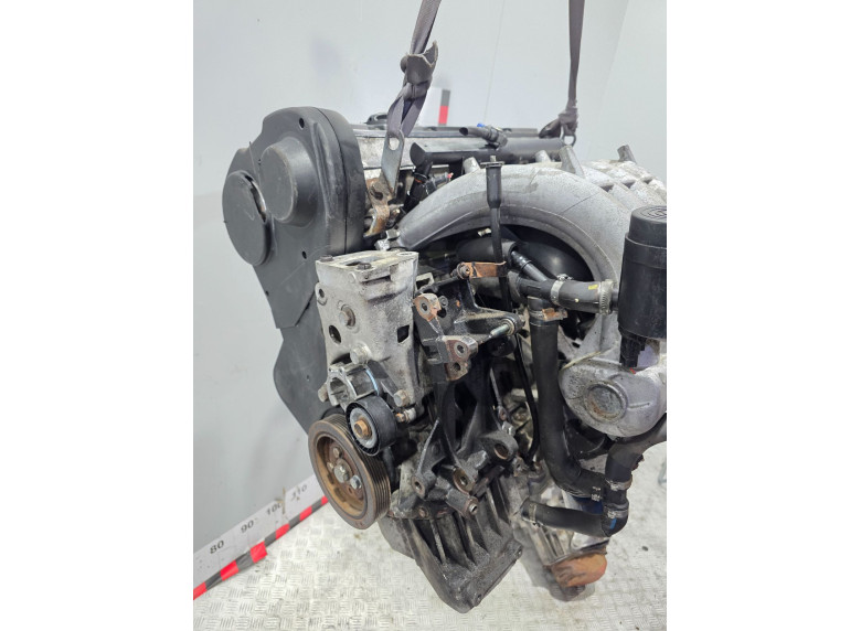 Двигатель к Peugeot 406, 2001г.