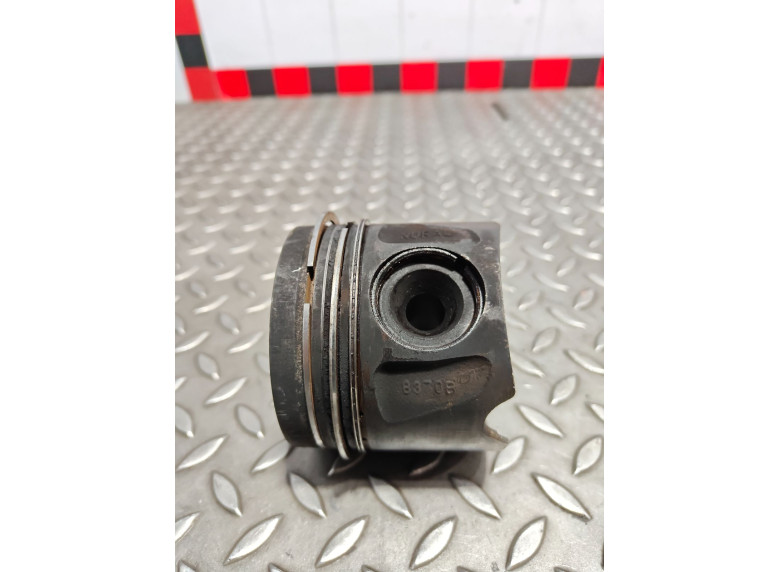 Поршень к Mercedes ML W166, 2011г.