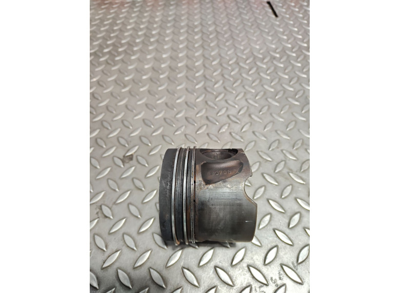 Поршень к Mercedes ML W166, 2011г.