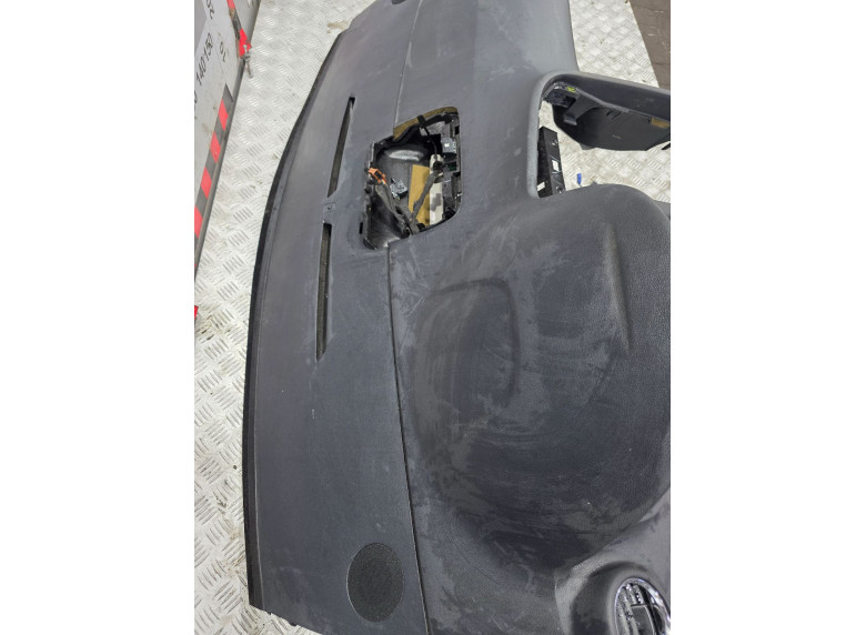 Панель передняя салона (торпедо) к Peugeot 5008, 2011г.