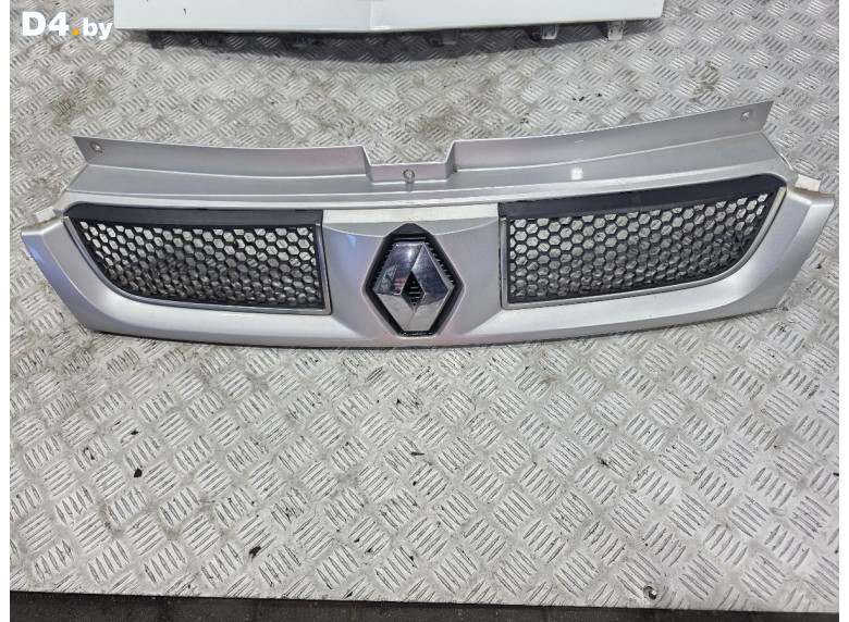 Решетка радиатора к Renault Trafic 2003 г.