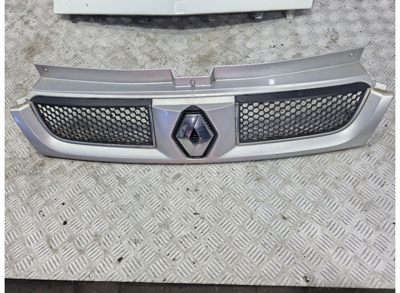 Решетка радиатора к Renault Trafic, 2003г.