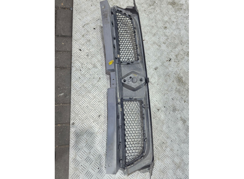 Решетка радиатора к Renault Trafic, 2003г.