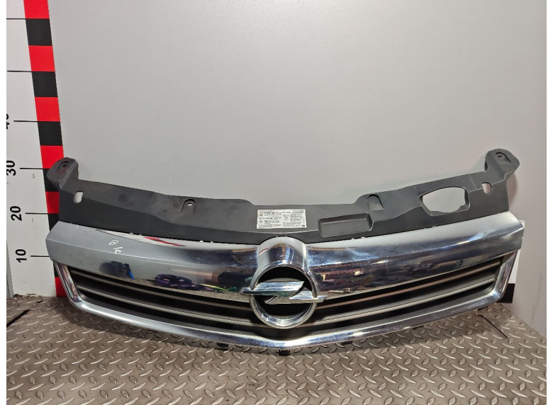 Решетка радиатора к Opel Astra, 2008г.