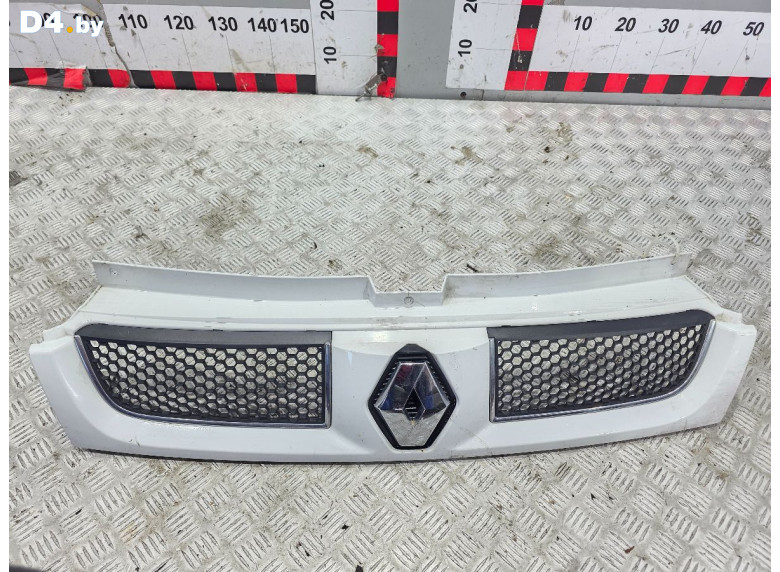 Решетка радиатора к Renault Trafic 2002 г.